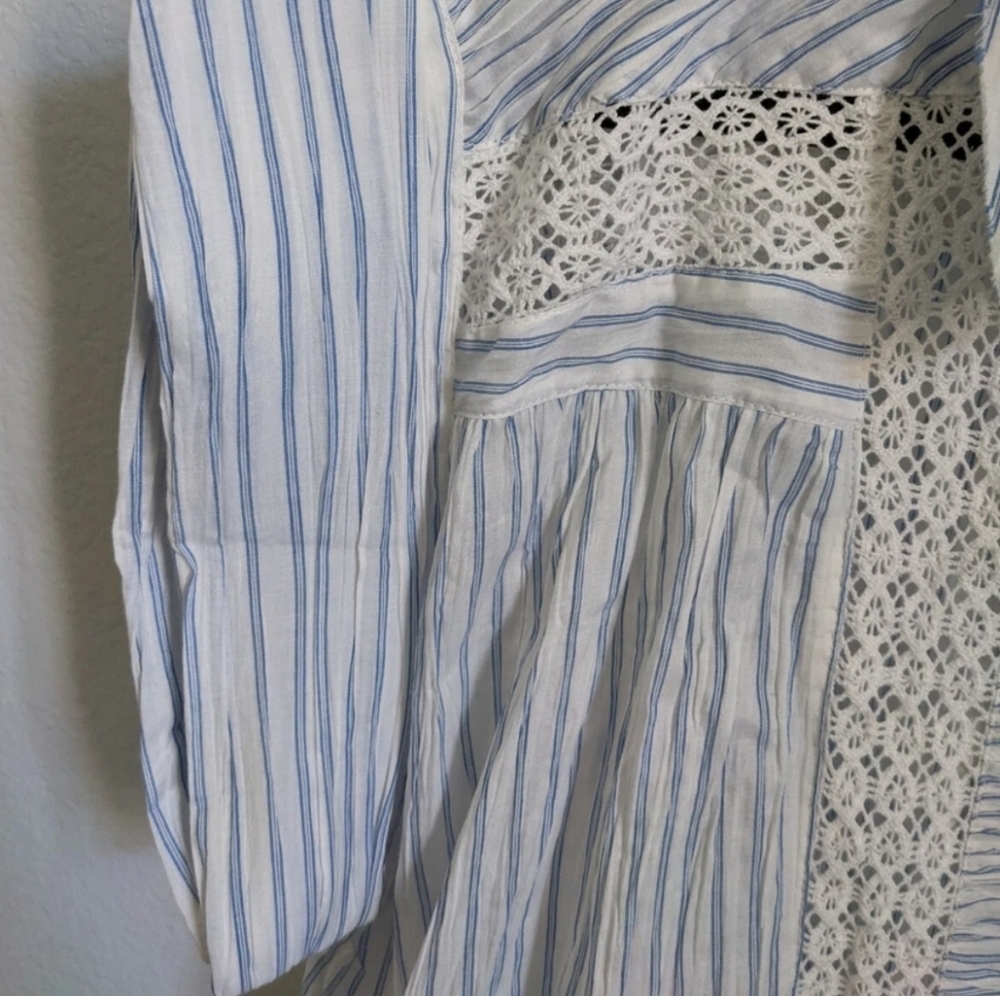 NWOT Urban Outfitters Joji Blue and White Crochet Button-Down Crop Top - XS - Picture 3 of 11
